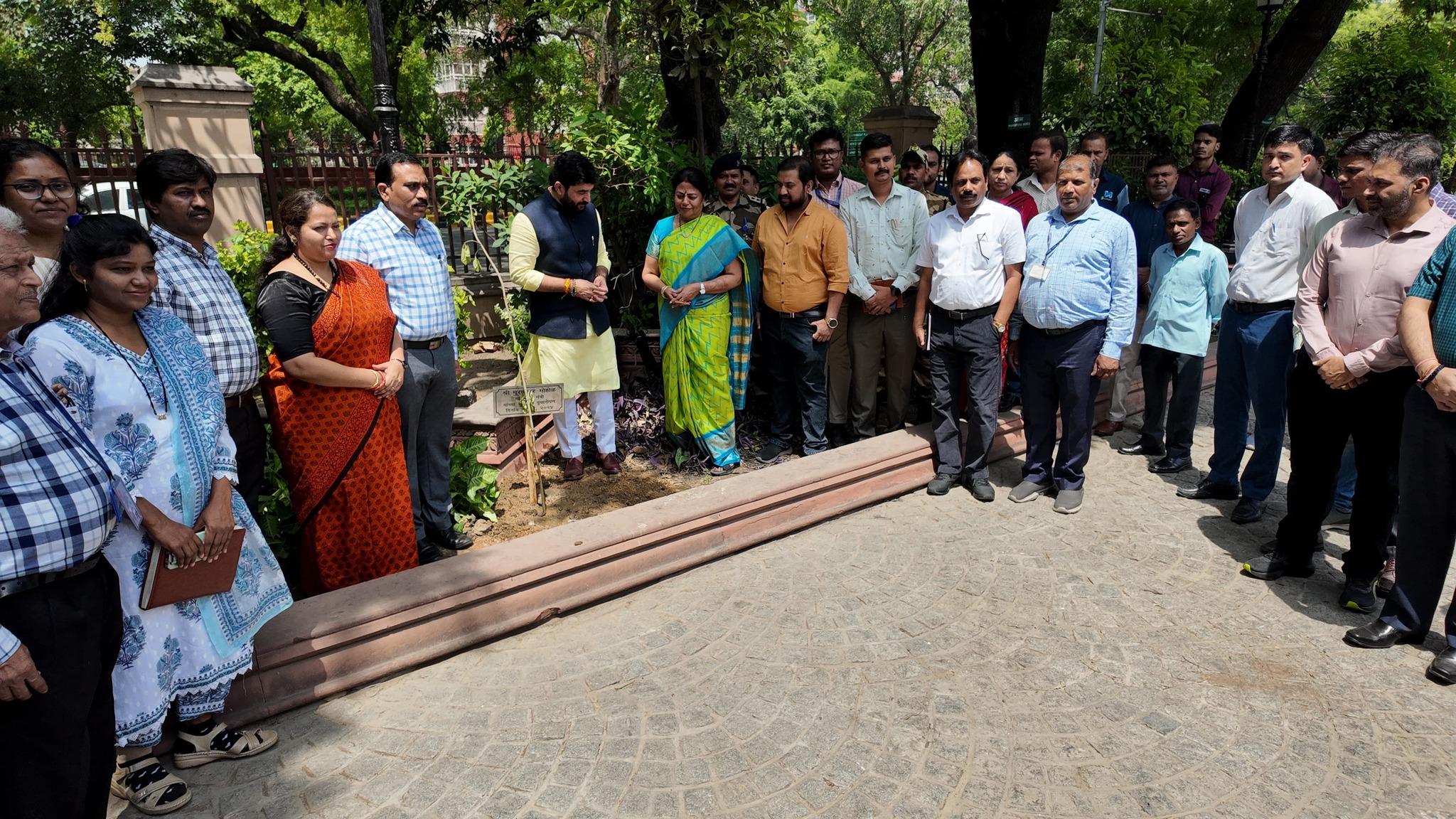 महत्वाचे 